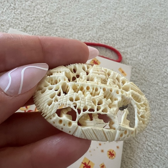 Vintage 1930s Carved Ivory Bone Brooch Art Deco Bone Brooch African Ivory - Picture 2 of 5